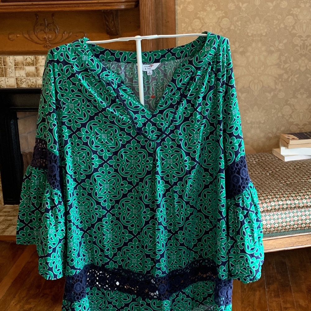 Crown and Ivy‎ never worn bell sleeve blouse.